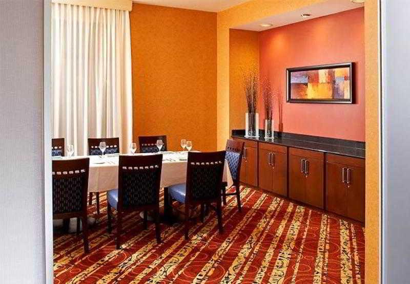 Courtyard Hamilton Hotel Ngoại thất bức ảnh