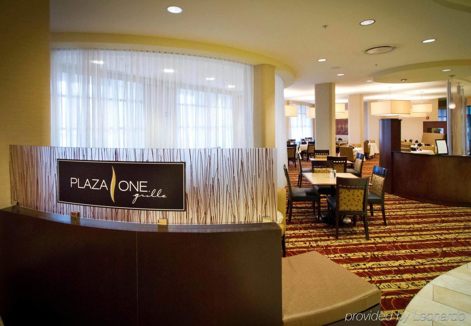 Courtyard Hamilton Hotel Ngoại thất bức ảnh