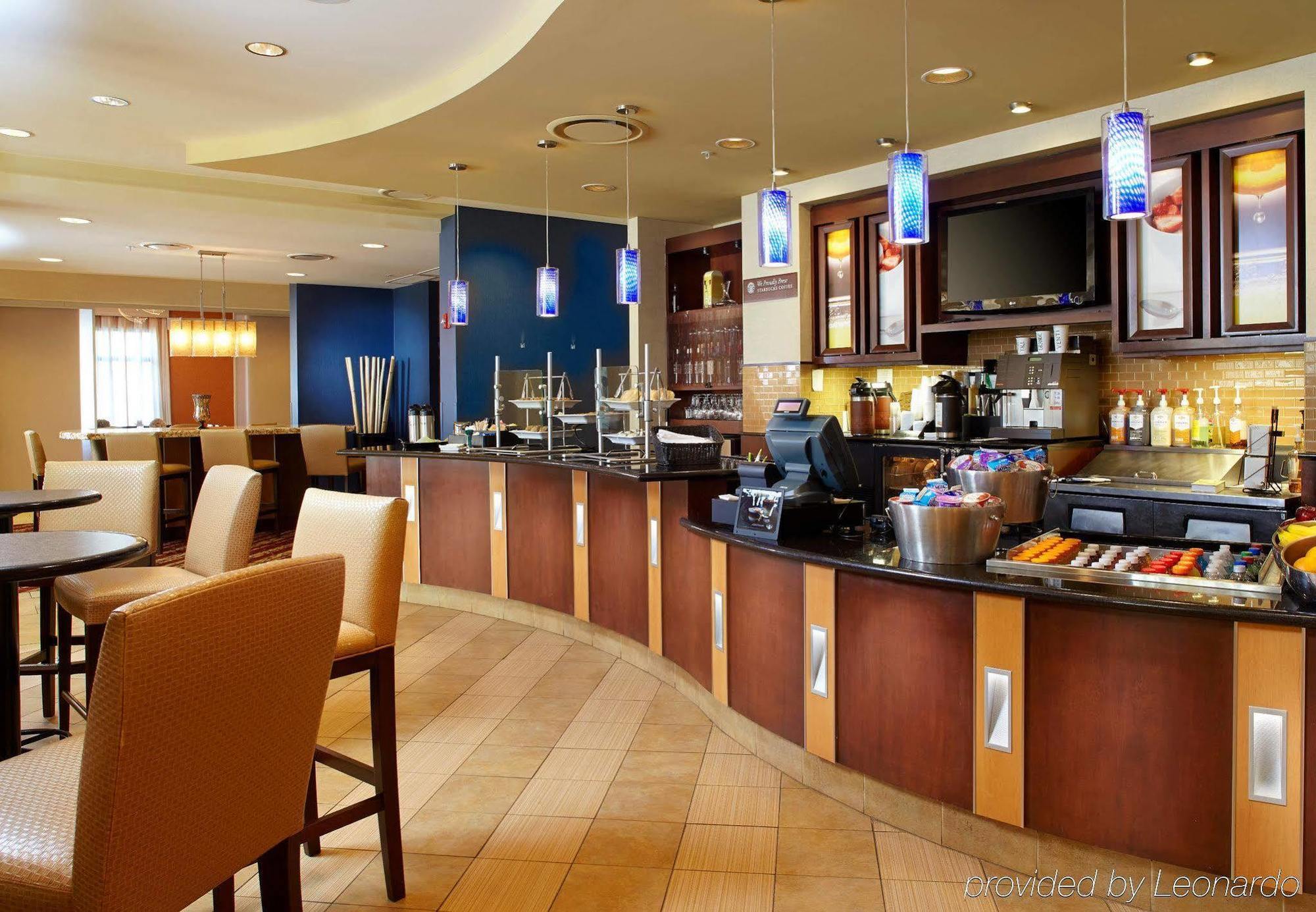 Courtyard Hamilton Hotel Ngoại thất bức ảnh