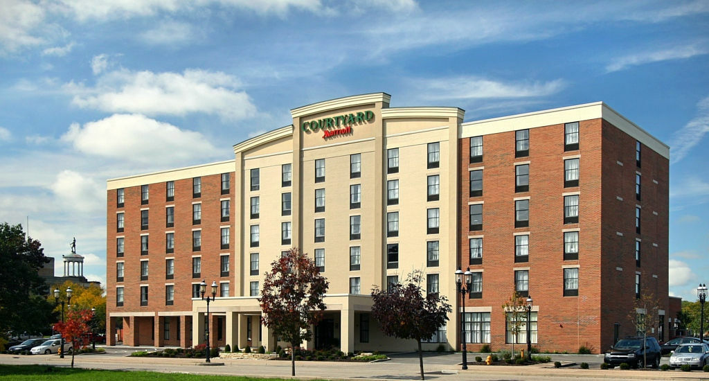 Courtyard Hamilton Hotel Ngoại thất bức ảnh